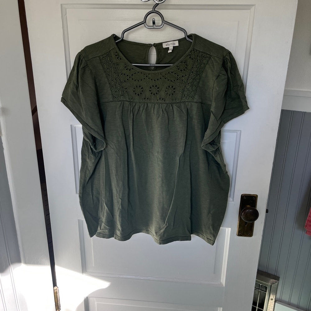 VGUC green top with lace yoke
